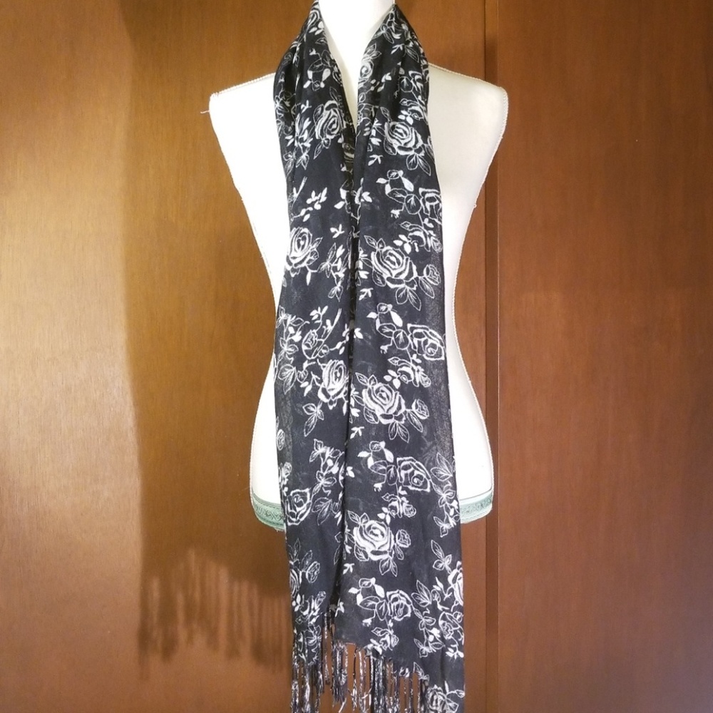 Rose Scarf 💕 - Picture 3 of 7